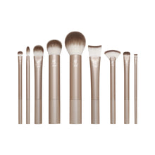 Load image into Gallery viewer, Real Techniques Au Naturale Brush Kit 4266 with 9 vegan brushes for applying foundation, blush, eyeshadow, and more.