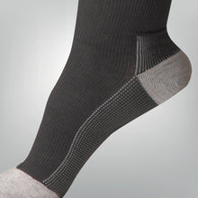 Load image into Gallery viewer, Uriel Silver Flight Socks (Size 43-46)