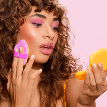 Load image into Gallery viewer, Real Techniques Miracle 2in1 Powder Puff + Case