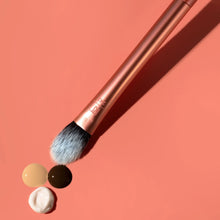 Load image into Gallery viewer, Real Techniques Kitten Paw Concealer Brush