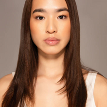 Load image into Gallery viewer, Model wearing Dr.PAWPAW Shea Butter Balm with a clear glossy lip finish