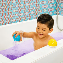 Load image into Gallery viewer, Munchkin Colour Buddies™ 20 x Moisturising Bath Bombs &amp; 2 Toy Dispensers 24m+
