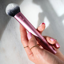 Load image into Gallery viewer, REAL TECHNIQUES TAPERED CHEEK BRUSH 4258
