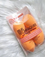 Load image into Gallery viewer, REAL TECHNIQUES MIRACLE COMPLEXION SPONGE
