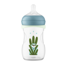 Load image into Gallery viewer, A Philips Avent Natural baby bottle on a white background, featuring a blue screw ring, a light green glow-in-the-dark ring, and a cute illustration of a sloth peeking out from behind large green leaves.

