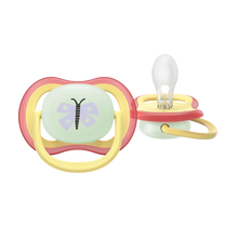 Load image into Gallery viewer, A close-up of a Philips Avent Ultra Air Nighttime soother for 0–6m featuring a butterfly design and a glow-in-the-dark button for easy night finding.
