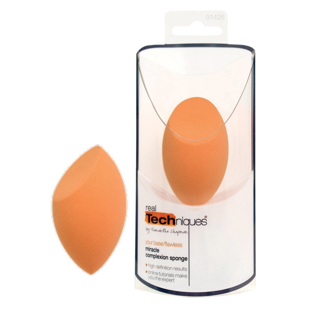 Packshot of Real Techniques Miracle Complexion Sponge 2-Pack on a White Background
