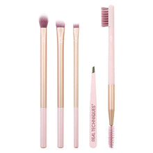 Load image into Gallery viewer, Real Techniques Naturally Beautiful Eye Set, a 5-piece makeup kit with vegan eyeshadow brushes, a brow duo, and tweezers for a soft, natural eye look.
